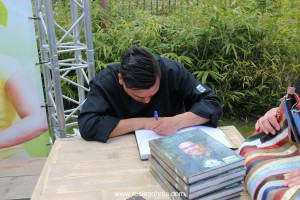 Danny Jansen signing book